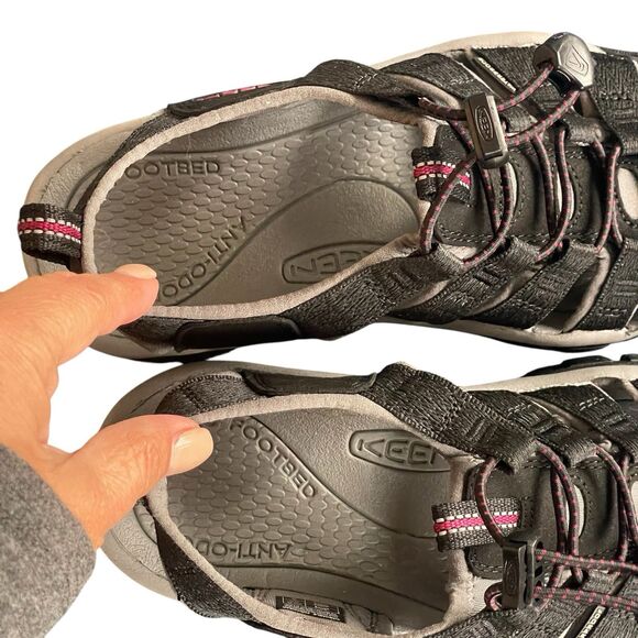 Keen Women's Newport H2 Black/Rasberry 1022801 Waterproof Hiking Size 6 Outdoor - Picture 9 of 14